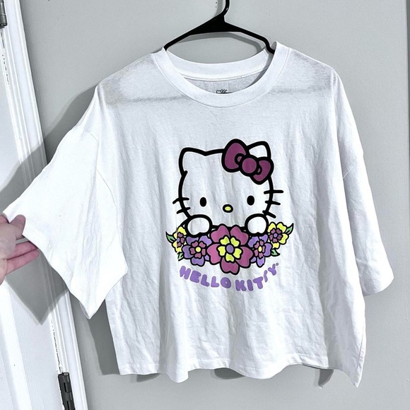 Hello Kitty Tops - Hello Kitty white graphic XL semi crop tee